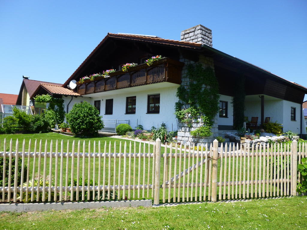 Gastehaus Fischer Hotell Eschlkam Exteriör bild